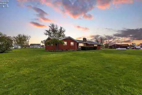 4889 N Sr 2, Oak Harbor, OH 43449