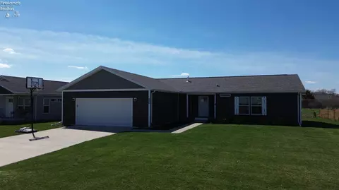 290 Ethan Dr, Fremont, OH 43420