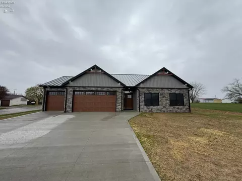 203 Crestwood Dr, Willard, OH 44890
