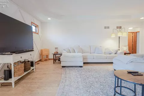 Living - 3408 Liberty Rd, Willard, OH 44890 photo 3 of 6
