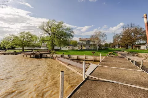 2170 S Sugar Bush Dr, Marblehead, OH 43440