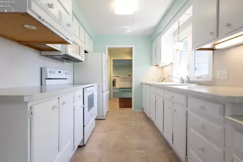 Kitchen - 4009 E Broadway Rd, Willard, OH 44890 photo 2 of 2