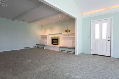 Living - 4009 E Broadway Rd, Willard, OH 44890 photo 7 of 9