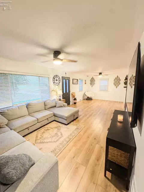 Living - 3015 Boos Rd, Huron, OH 44839 photo 1 of 1