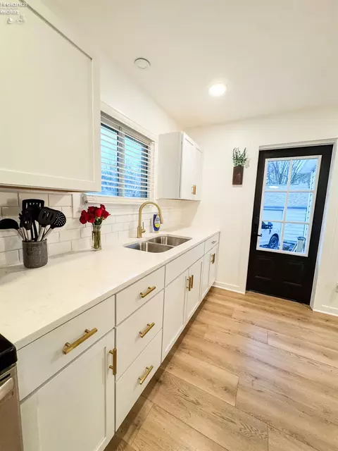 Kitchen - 3015 Boos Rd, Huron, OH 44839 photo 3 of 4