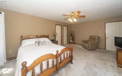Bedroom - 112 Mallard Creek Run, Lagrange, OH 44050 photo 2 of 5