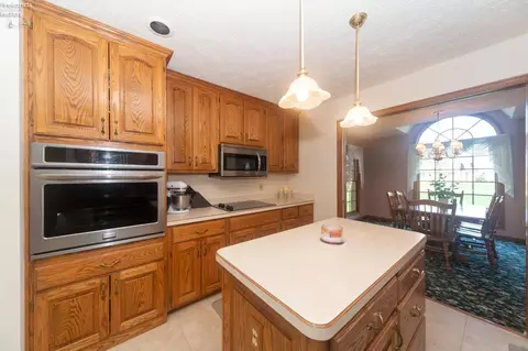 Kitchen - 112 Mallard Creek Run, Lagrange, OH 44050 photo 2 of 5