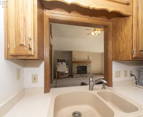 Kitchen - 112 Mallard Creek Run, Lagrange, OH 44050 photo 4 of 5