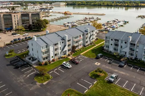 104 Clinton Reef Dr #104, Port Clinton, OH 43452