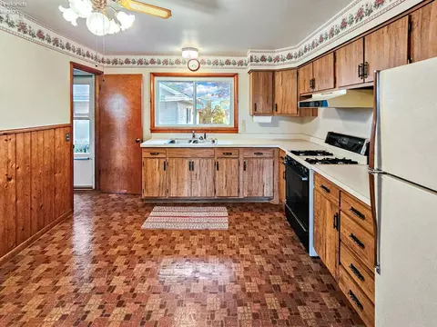 Kitchen - 4165 Limerick Rd, Clyde, OH 43410 photo 3 of 4