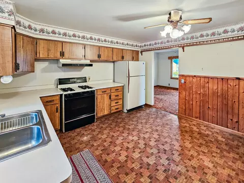 Kitchen - 4165 Limerick Rd, Clyde, OH 43410 photo 1 of 4