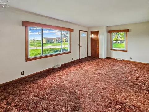 Living - 4165 Limerick Rd, Clyde, OH 43410 photo 2 of 3