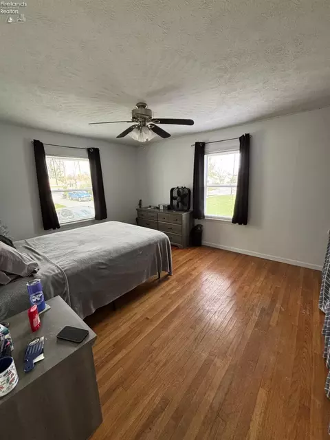 Bedroom - 40 Crestwood Dr, Willard, OH 44890 photo 2 of 5