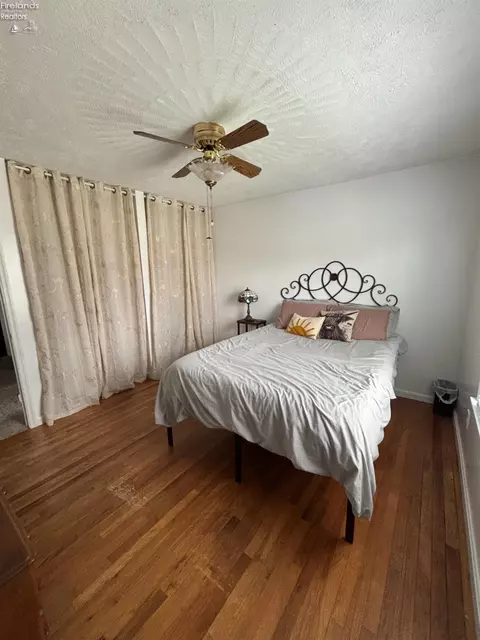 Bedroom - 40 Crestwood Dr, Willard, OH 44890 photo 5 of 5