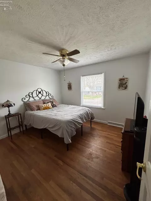 Bedroom - 40 Crestwood Dr, Willard, OH 44890 photo 4 of 5