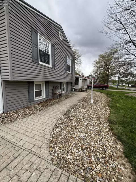 Exterior - 40 Crestwood Dr, Willard, OH 44890 photo 2 of 7