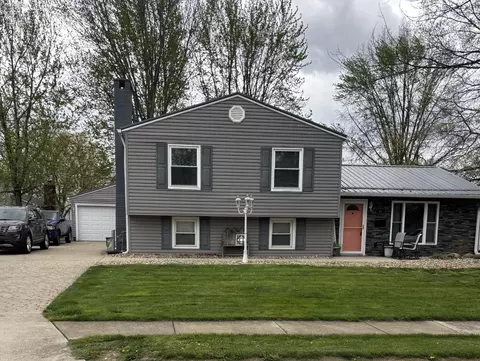 40 Crestwood Dr, Willard, OH 44890