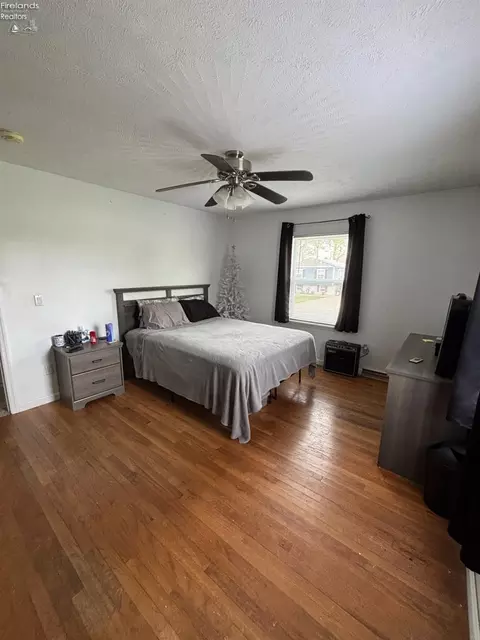 Bedroom - 40 Crestwood Dr, Willard, OH 44890 photo 3 of 5