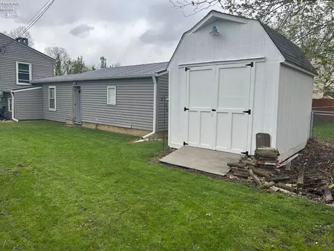 Exterior - 40 Crestwood Dr, Willard, OH 44890 photo 6 of 7