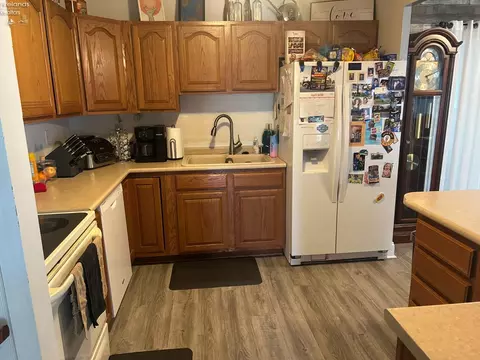 Kitchen - 40 Crestwood Dr, Willard, OH 44890 photo 1 of 2