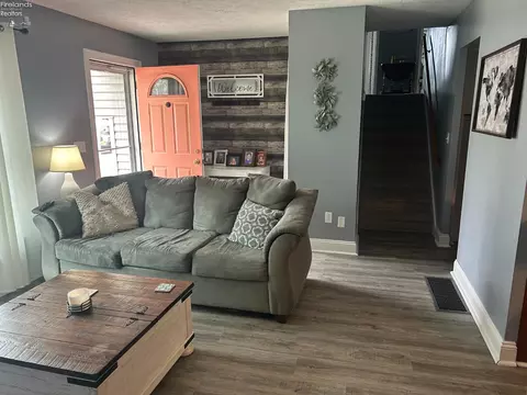 Entry Way - 40 Crestwood Dr, Willard, OH 44890 photo 1 of 1