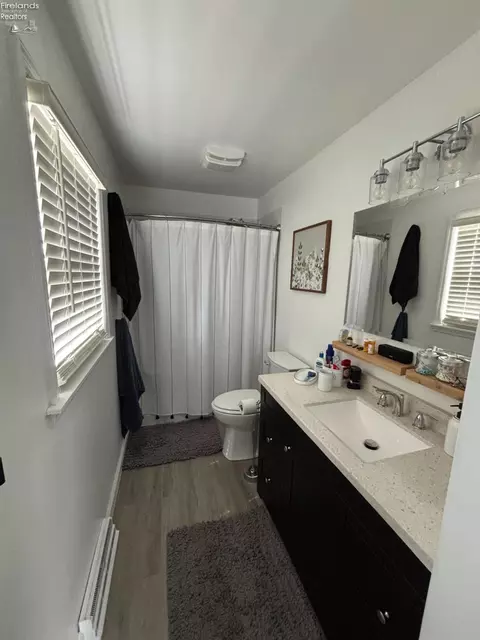 Bath - 40 Crestwood Dr, Willard, OH 44890 photo 3 of 3
