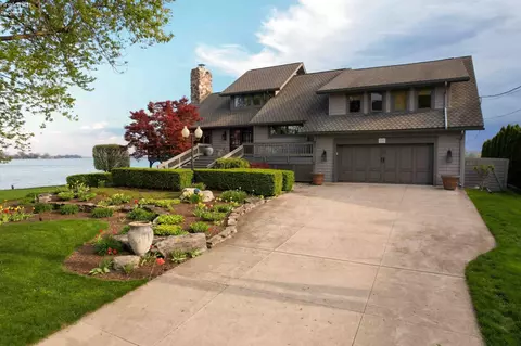174 Sunset Dr, Sandusky, OH 44870