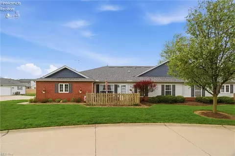 519 Heather Woods Dr, Elyria, OH 44035