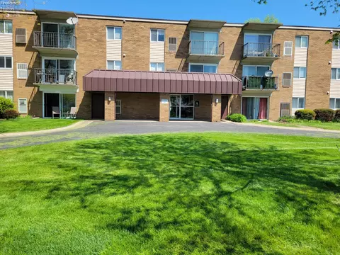 1305 S Lake Wilmer Dr #303A, Sandusky, OH 44870