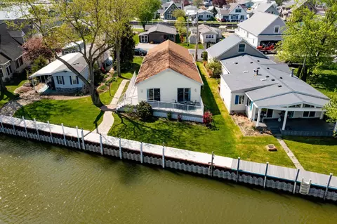 1561 N Starboard Ave, Port Clinton, OH 43452