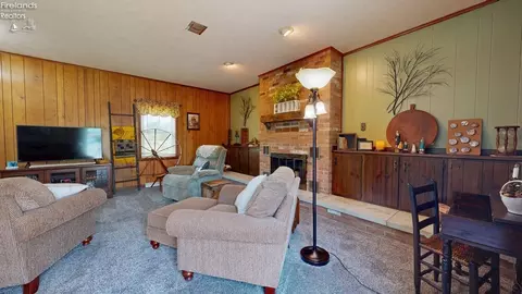 Living - 518 Kennedy Dr, Willard, OH 44890 photo 6 of 6