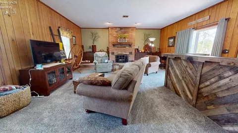 Living - 518 Kennedy Dr, Willard, OH 44890 photo 3 of 6