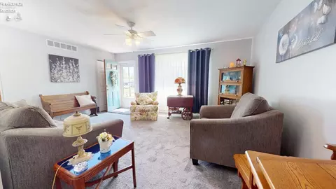 Living - 518 Kennedy Dr, Willard, OH 44890 photo 2 of 6