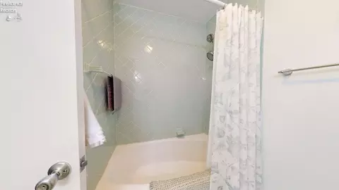 Bath - 518 Kennedy Dr, Willard, OH 44890 photo 2 of 2