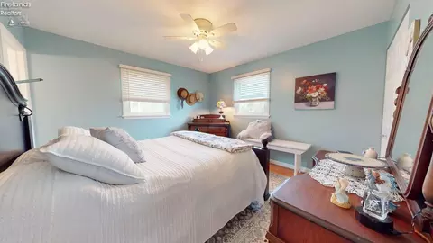 Bedroom - 518 Kennedy Dr, Willard, OH 44890 photo 3 of 5