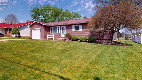 518 Kennedy Dr, Willard, OH 44890
