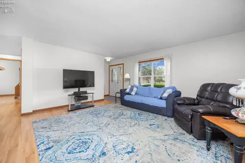Living - 2327 Stonepath St, Lorain, OH 44052 photo 3 of 3