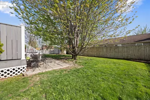 Exterior - 2327 Stonepath St, Lorain, OH 44052 photo 3 of 9