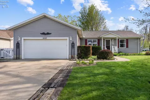 2327 Stonepath St, Lorain, OH 44052