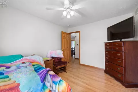 Bedroom - 2327 Stonepath St, Lorain, OH 44052 photo 7 of 10