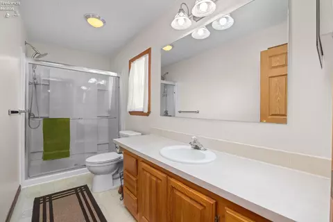 Bath - 2327 Stonepath St, Lorain, OH 44052 photo 1 of 3