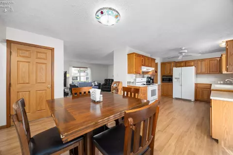 Dining - 2327 Stonepath St, Lorain, OH 44052 photo 3 of 3