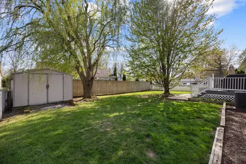 Exterior - 2327 Stonepath St, Lorain, OH 44052 photo 7 of 9