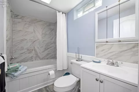 Bath - 2327 Stonepath St, Lorain, OH 44052 photo 3 of 3