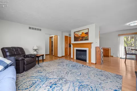 Living - 2327 Stonepath St, Lorain, OH 44052 photo 1 of 3