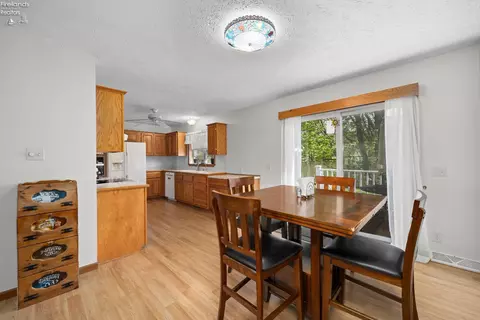 Dining - 2327 Stonepath St, Lorain, OH 44052 photo 2 of 3