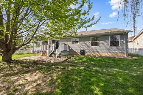 Exterior - 2327 Stonepath St, Lorain, OH 44052 photo 5 of 9