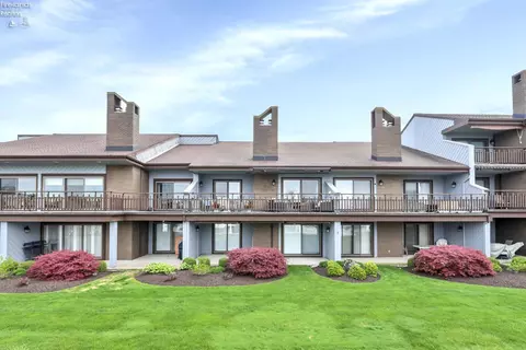 3094 N Marina View Dr, Port Clinton, OH 43452