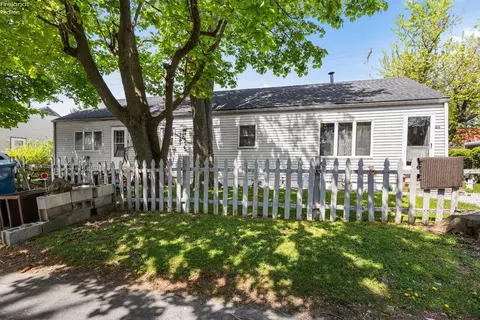 815 Edison Ln, Port Clinton, OH 43452