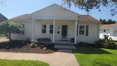 130 Vine St, Clyde, OH 43410